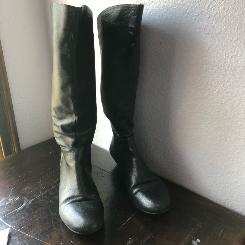Black leather Steve Madden boots